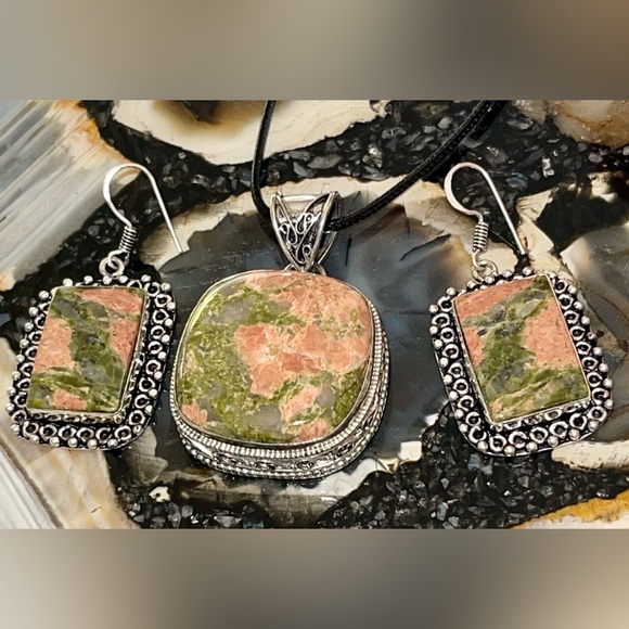 Unakite Jasper Pendant & Earrings Set - Picture 8 of 10